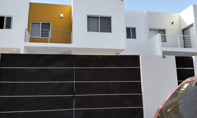 Colina del Sol House | La casa de Luca
