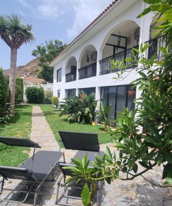 Las Cuevas House | La Casa de Lucy & Karin