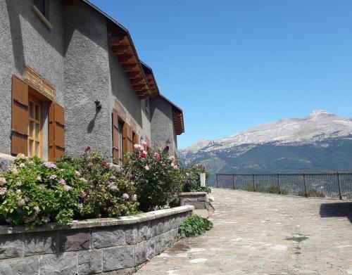 Castiello de Jaca House | La Casa De Luis