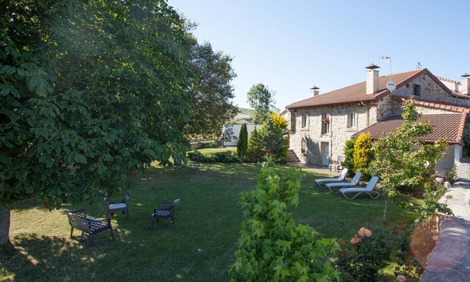 Retortillo Cottage | La Casa del Lago de Campoo. What a view! Ideal for families!