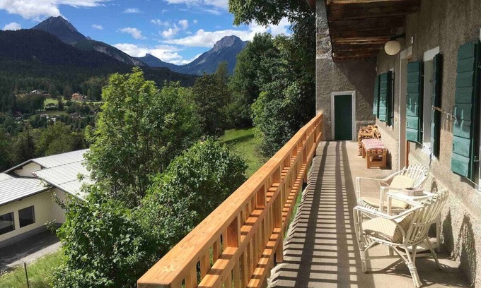 Pieve di Cadore House | LA Casa del Noce, Immersa nel Verde Delle Dolomiti