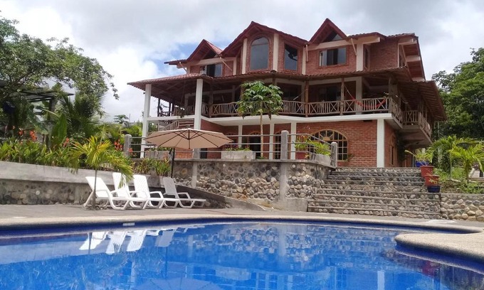 Puyo House | La Casa del Rio B&B