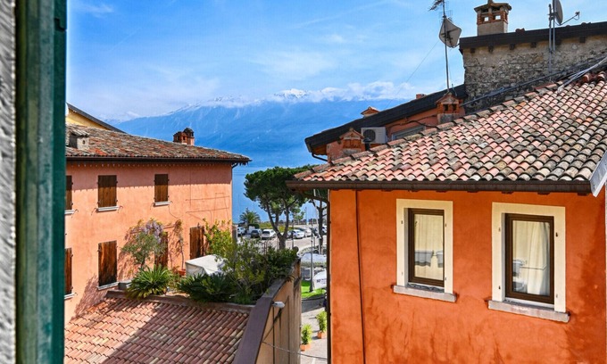 Bogliaco Apartment | La Casa del Vento - Appartamento Montagna by Theater Home