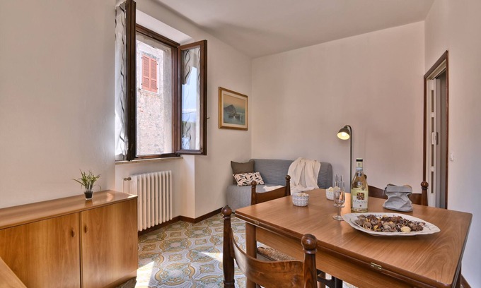 Bogliaco Apartment | La Casa del Vento - Appartamento Lago by Theater Home