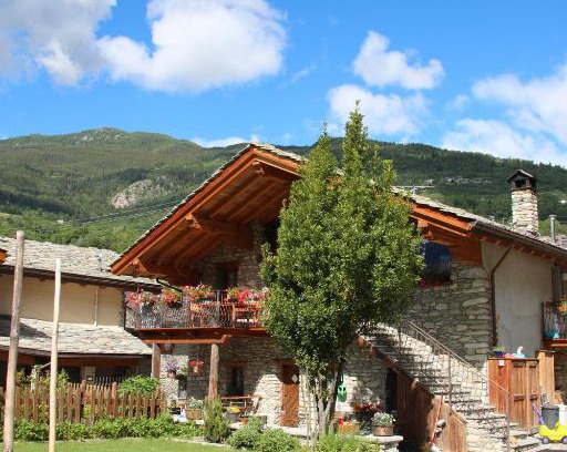 La Cretaz-Roisan Apartment | La casa di nonno "cien"