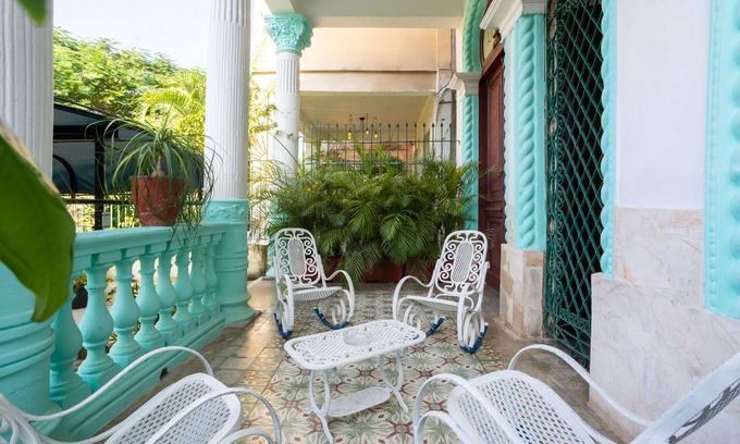 El Vedado House | La Casa Flamboyan