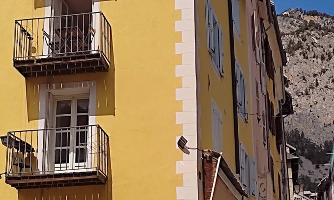 Briancon Apartment | La Casa Gialla: Cosy apartment in the heart of Briançon's historic center