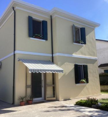 Porto Tolle House | La Casa Gialla