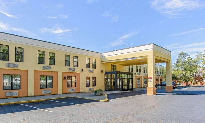 Middleborough Hotel | La Casa Inn & Suites-Middleboro