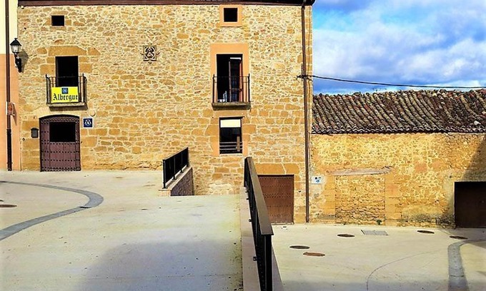 Villatuerta Hostel | La Casa Mágica