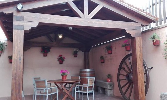 Villacastin Cottage | La Casa Madrona for 2 people