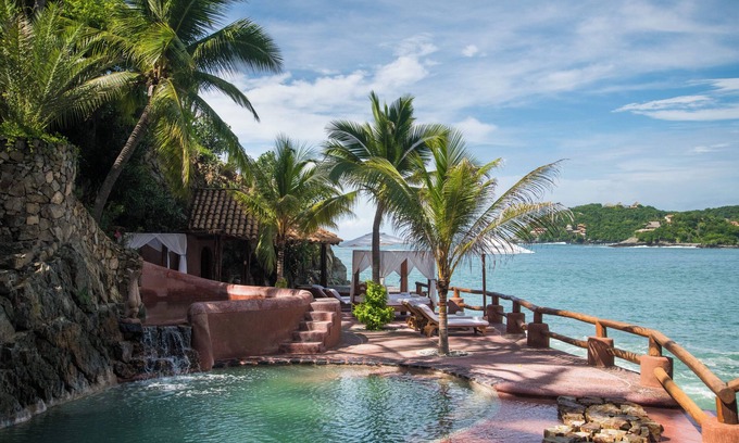 Ixtapa - Zihuatanejo Hotel | La Casa Que Canta