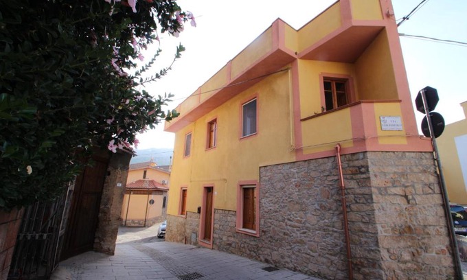 Arbus House | La Casa Rosada Arbus