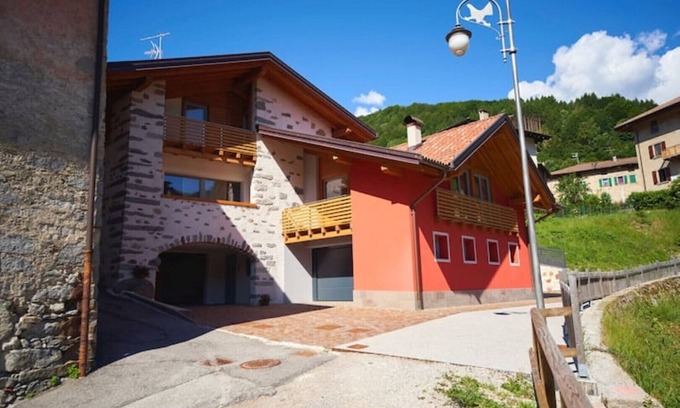 Roncone House | La Casa Rossa
