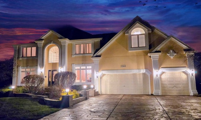 Fox Valley House | La Casa Serenità: Peaceful Elegance