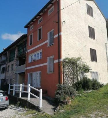 Torrebelvicino House | La casa sotto il pino