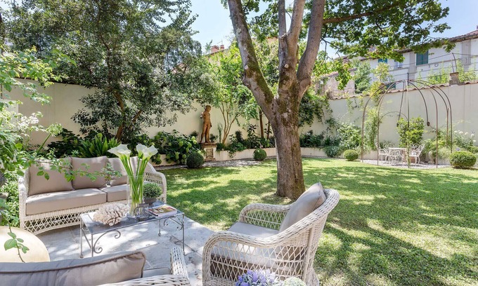 Lucca Historical Center Apartment | LA CASINA Luxury Home inside the Walls of Lucca with Garden, A/c, Wifi