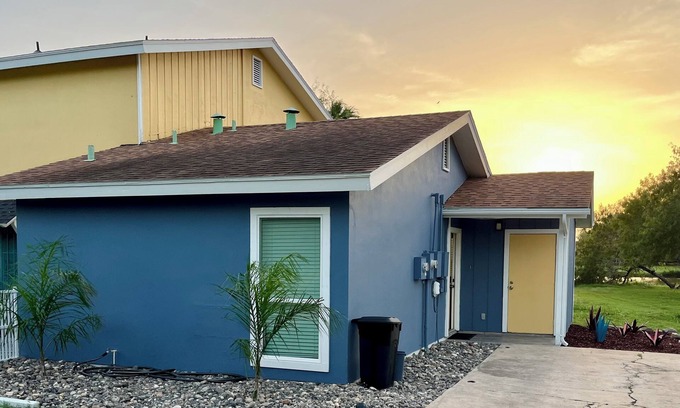 Brownsville House | La Casita 3n