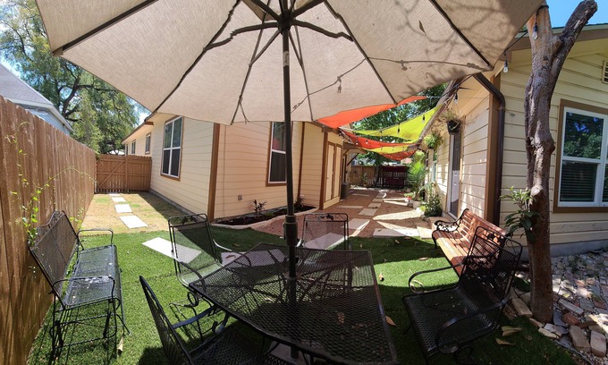 Midtown Apartment | La Casita 5 minutes to DowntownRiver SA