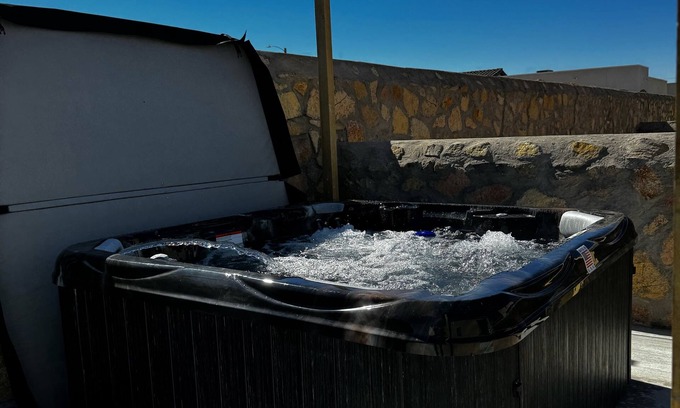 Biggs Field House | La Casita 915- HOT TUB, family-friendly!