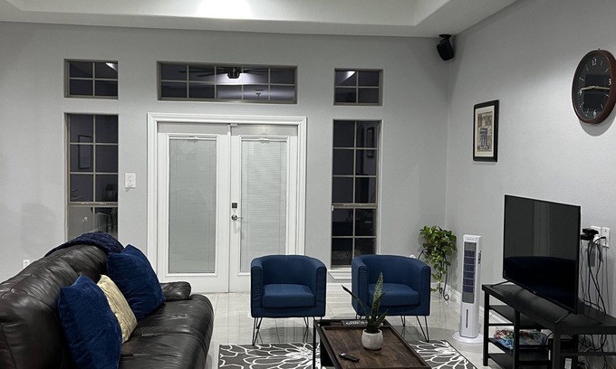 McAllen House | La Casita cozy 3 bedroom 2.5 bath with BBQ pit!