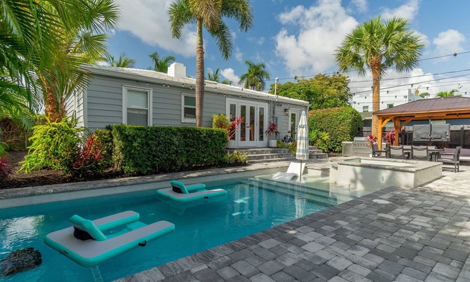 Old Northwood Historic District House | La Casita- Hot Tub, Pool, and guest house