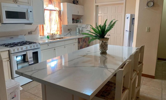 Laguna Shores House | la casita medrano