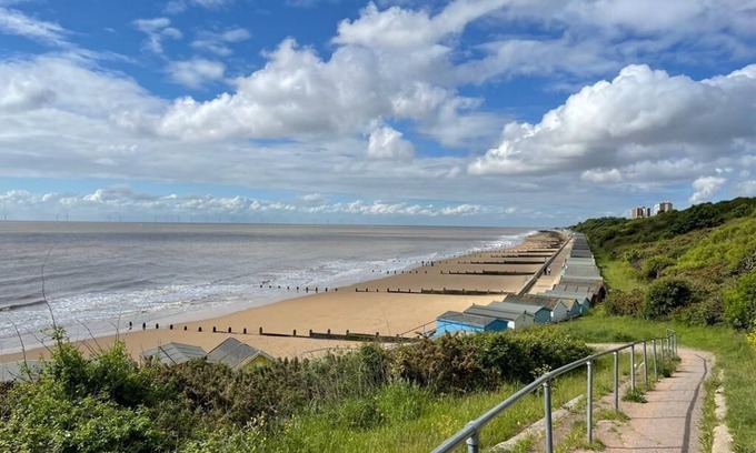 Frinton-on-Sea House | La Casita- Modern 3/4 Bed house - close to Frinton beach and shops