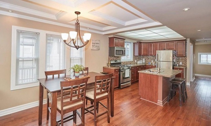 York - Haig House | La Casita: Private, Modern, Open Concept, Clean, Newly Renovated All on 1 Floor