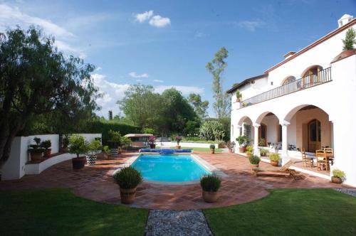 El Pueblito Hotel | La Casona de los Colibríes