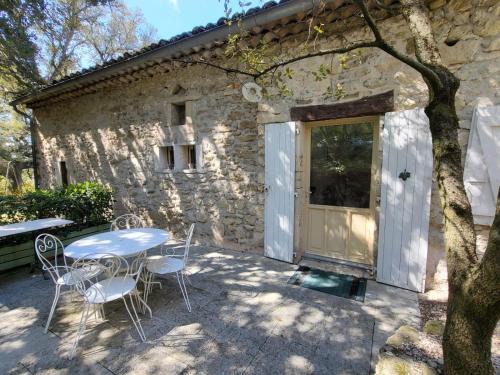 Montsegur-sur-Lauzon House | La Cassine, gîte des Lucioles en Provence