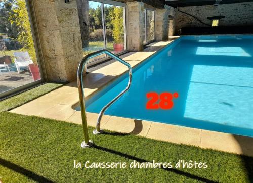 Gramat Bed & Breakfast | La Causserie, Chambre d'Hôtes avec piscine interieure, pour vous seuls !