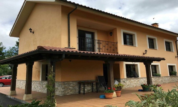 Piloneta House | La Cerezalina, discreet and quiet family villa