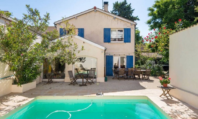 3rd Arrondissement House | "La Cerisaie" a country house in the city