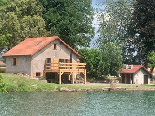 Roye House | La Chênaie - Vue imprenable, pêche & grands événements
