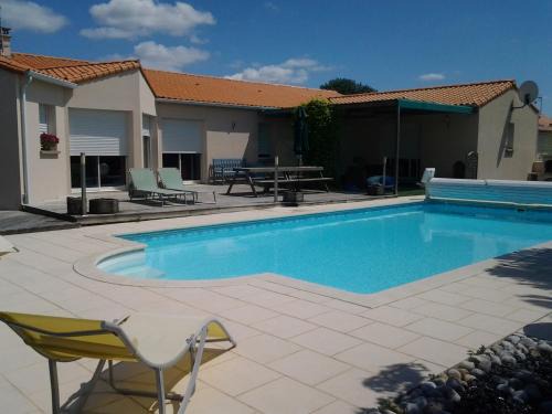 Parthenay Bed & Breakfast | La Chambre des Amis