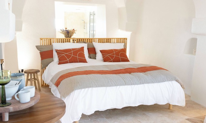 La Barben Bed & Breakfast | La Chambre des Secrets des Terres d Amélie