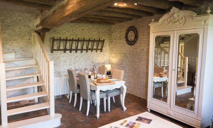 Oisly House | La Chantreille house with character in Oisly