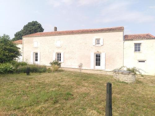 Saint Cyr du Doret House | La Chaume Gite Le Roseau Étoilé