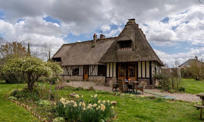 Saint-Georges-du-Mesnil House | La Chaumière by Interhome