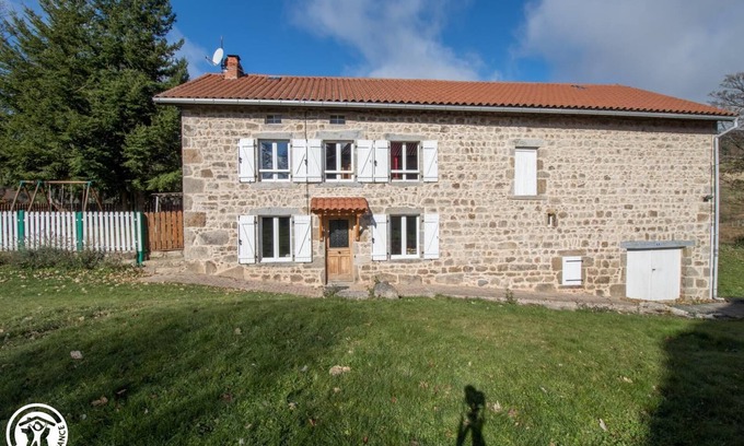 Saint-Antheme House | La Chaumière - Saint-antheme