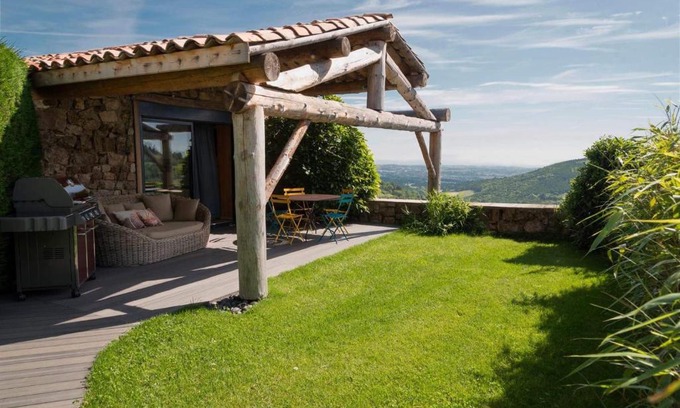 Saint-Alban-d'Ay House | La Chomotte