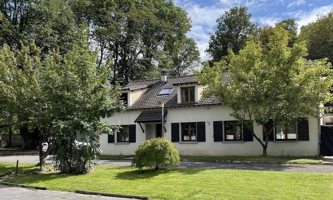 Tournan-en-Brie Villa | La Clairiere