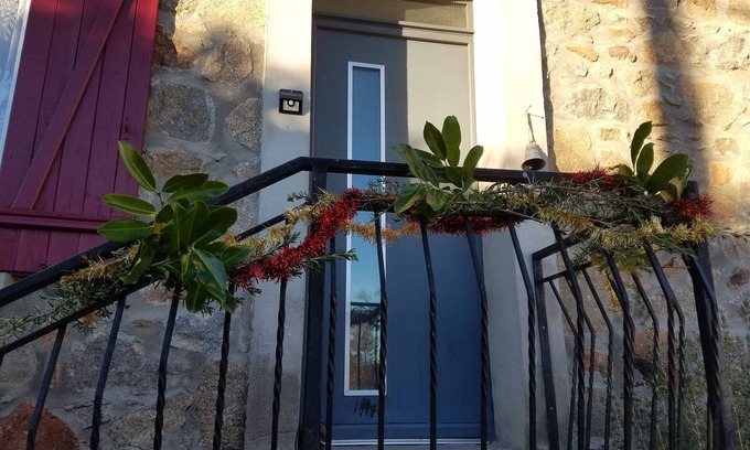 Les Halles House | La Clef des champs: 9-person gîte Mts lyonnais
