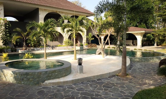 Bandengan House | La Collina Villa
