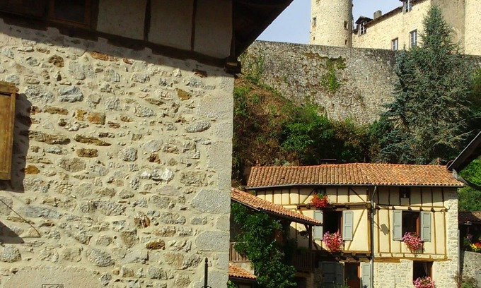 Laroquebrou House | la colombine village house located in the historic center, 4/5 people