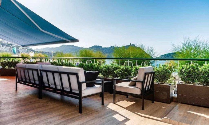 San Sebastian Centro Apartment | La Concha Beach Deluxe by DonosRent