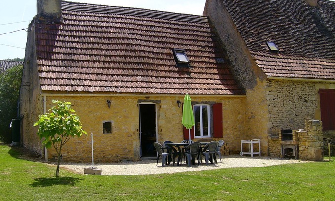 Siorac-en-Perigord Cottage | La Coquille en Périgord Noir - 4 bedroom gite with terrace and pool