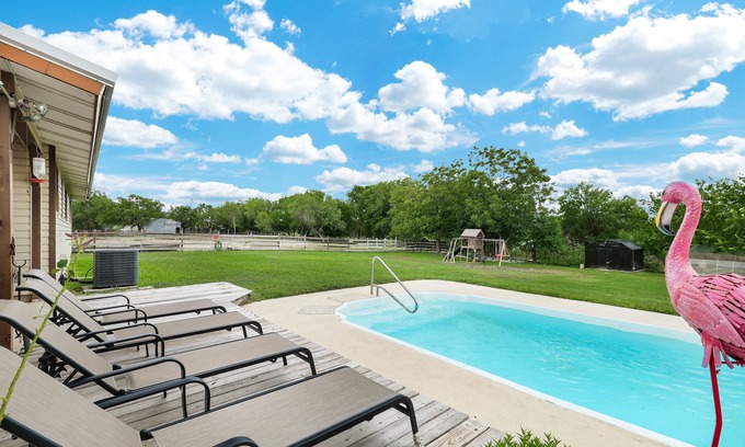 Medina County House | La Coste- A Birdy Vacation Rental