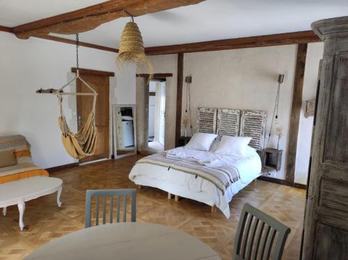 Mosles House | La Cour Souveraine - Chambre d'hôtes La Péninsule